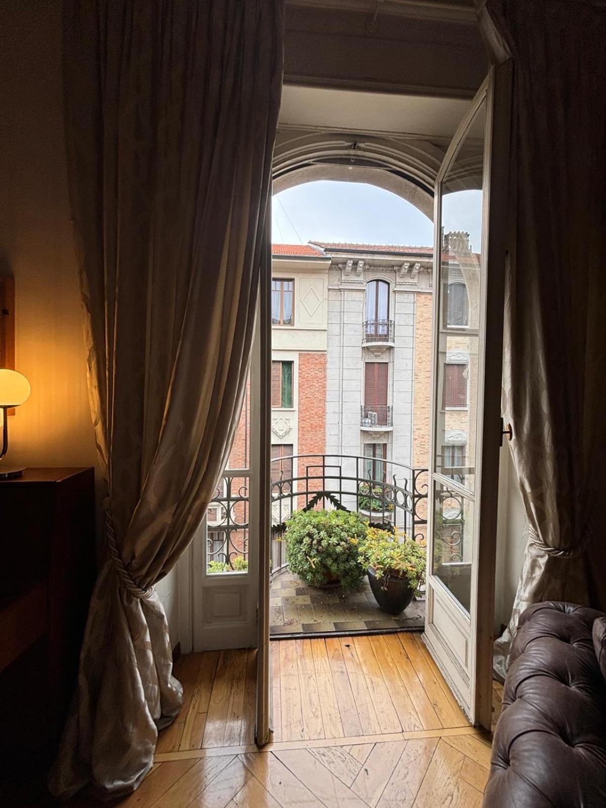 Appartement Eleganza Liberty A Due Passi Da Porta Susa E Metro à Turin Extérieur photo